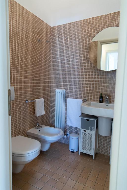 Kúpeľňa v ubytovaní Zara D'Amare a Pesaro 10 metri dalla spiaggia by Yohome
