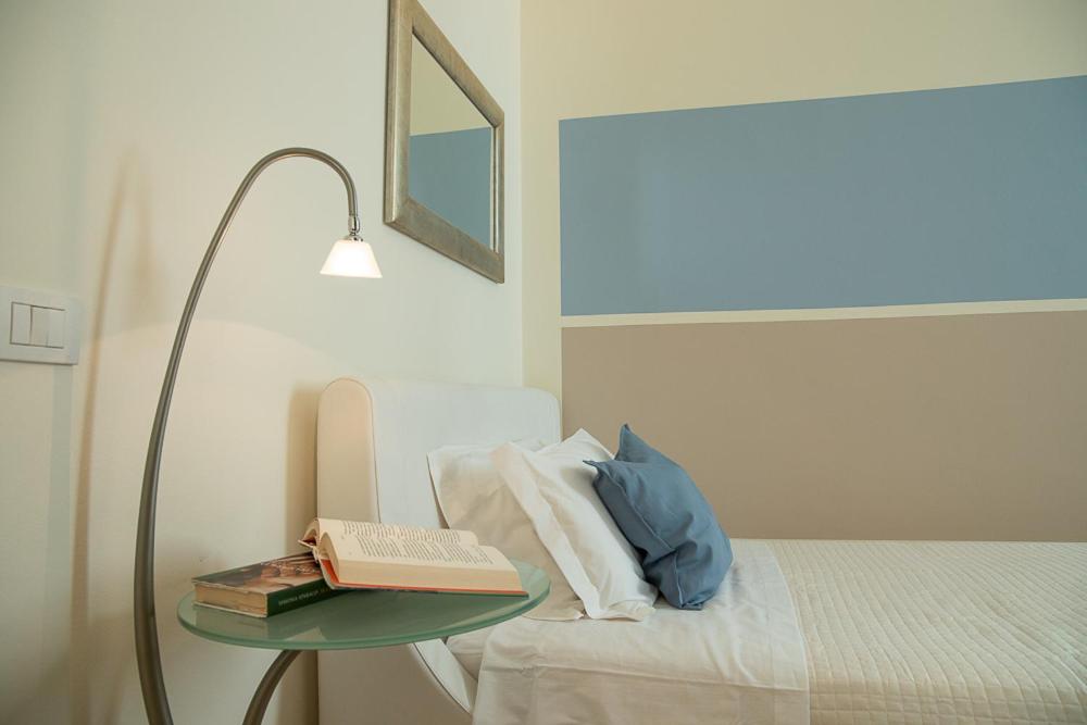 Posteľ alebo postele v izbe v ubytovaní Zara D'Amare a Pesaro 10 metri dalla spiaggia by Yohome