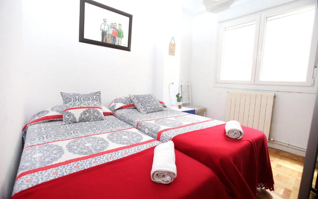Posteľ alebo postele v izbe v ubytovaní "El rincon del pintor"Enorme piso a junto a Laurel ascensor By Apartamentos Logrono
