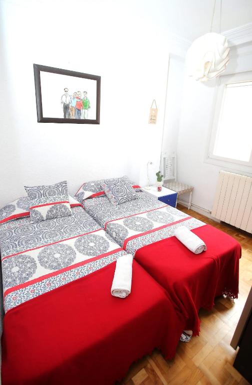 Posteľ alebo postele v izbe v ubytovaní "El rincon del pintor"Enorme piso a junto a Laurel ascensor By Apartamentos Logrono