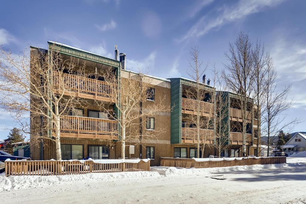 Ten Mile Creek 304 condo v zimě