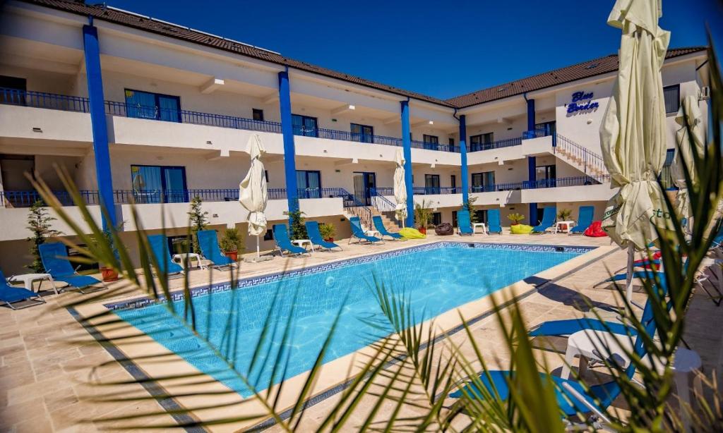 a view of the courtyard of a hotel with a swimming pool at Blue Border in Vama Veche