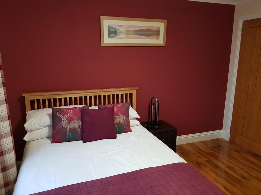 Postel nebo postele na pokoji v ubytování Skeabostview B&B