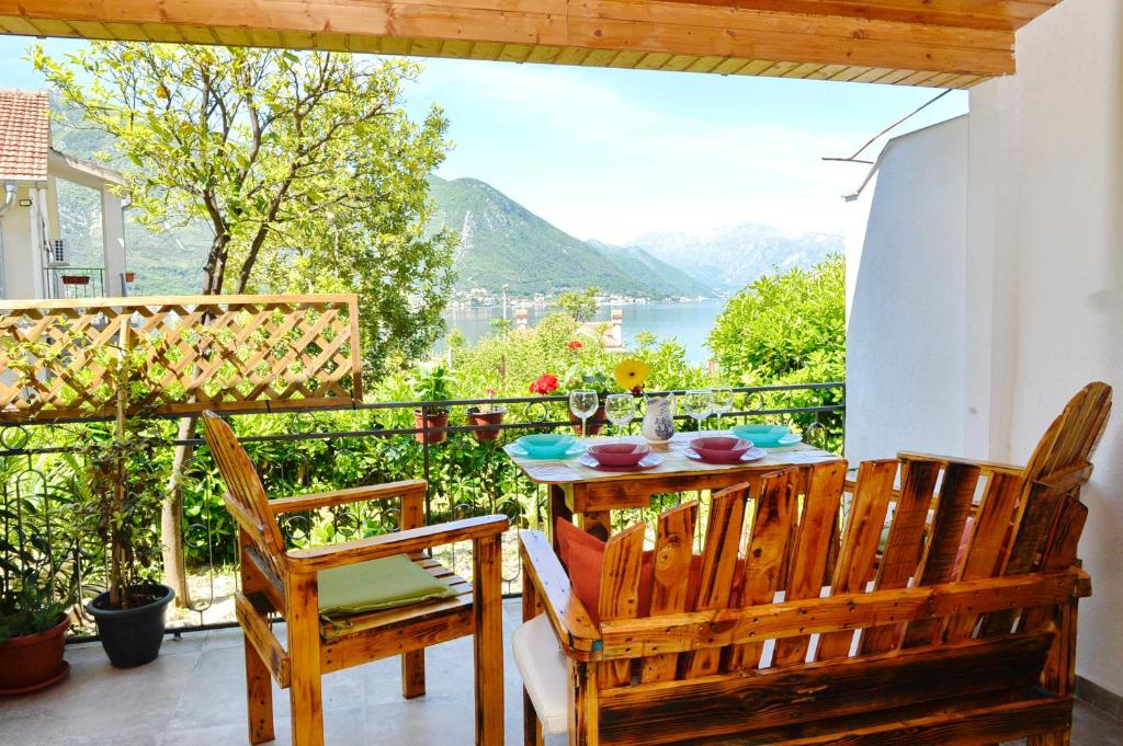 a table and chairs on a balcony with a view at BeBop Apartman in Kotor