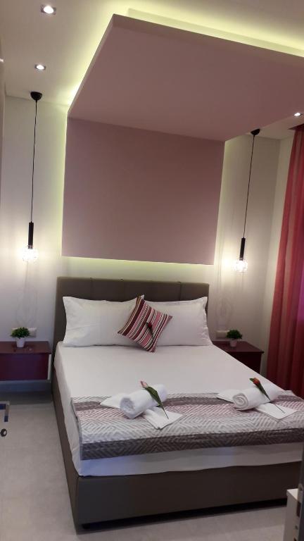 Ένα ή περισσότερα κρεβάτια σε δωμάτιο στο HOUSE DILENA TSIMTSIRI Luxury Apartment 2