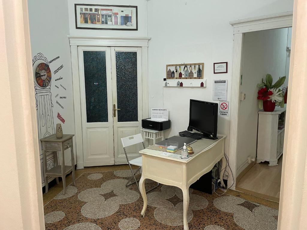 Telewizja i/lub zestaw kina domowego w obiekcie Albergo Novecento