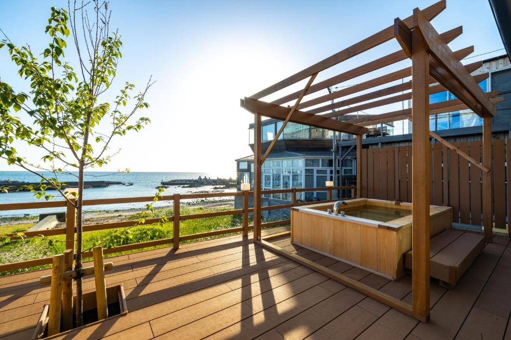 Fotografija v galeriji nastanitve StellaStoria HAYAMA Seaside house with open-air bath v mestu Hayama