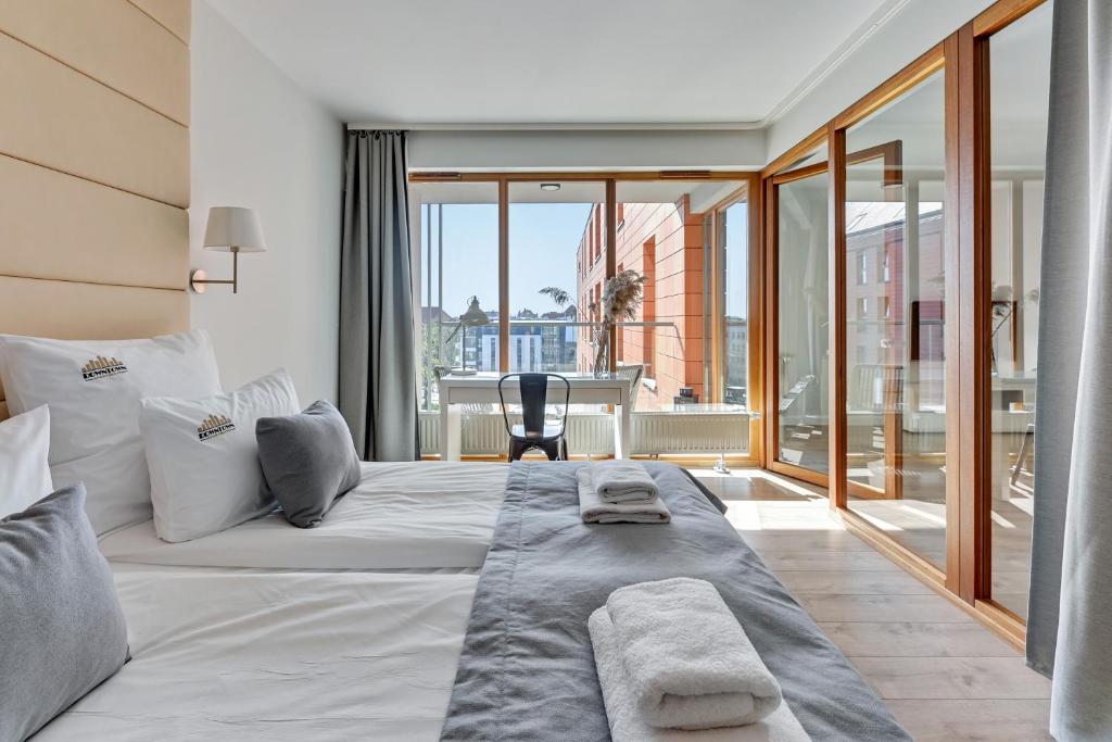 Downtown Apartments Aura - Riverside & Parking - Family Suite