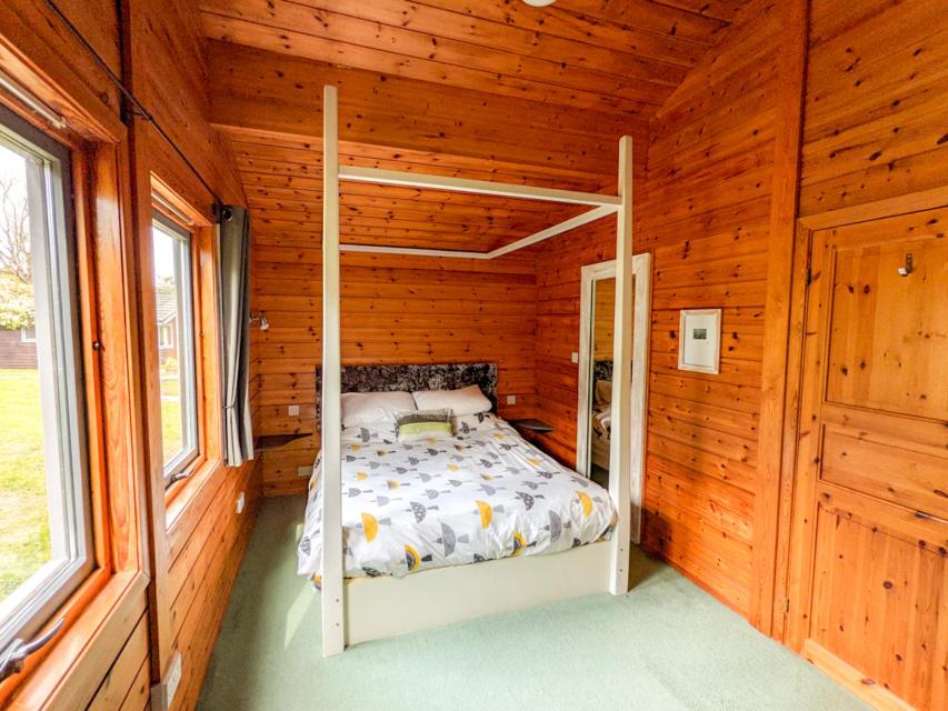 Postel nebo postele na pokoji v ubytování Avallon Lodges