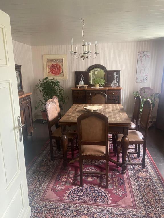 Fotografie z fotogalerie ubytování Zeitreise- Haus mit 5 Schlafzimmern v destinaci Diemelsee