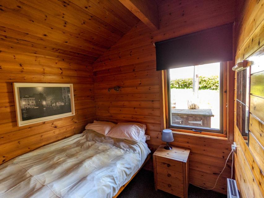 Postel nebo postele na pokoji v ubytování Avallon Lodges