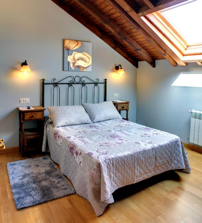 Postel nebo postele na pokoji v ubytování Hotel L´Alloru