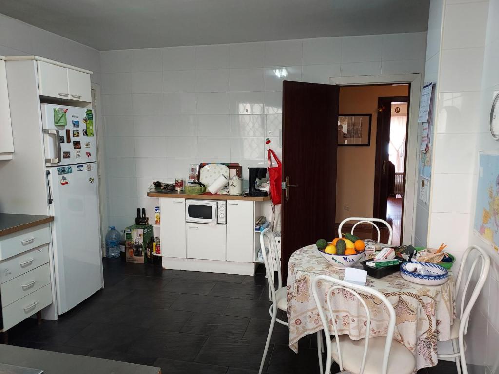 Kuchyňa alebo kuchynka v ubytovaní Pedregalejo Room