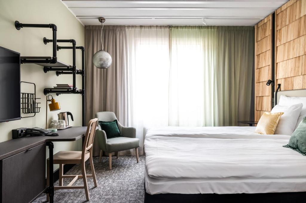 Кровать или кровати в номере Original Sokos Hotel Arina Oulu