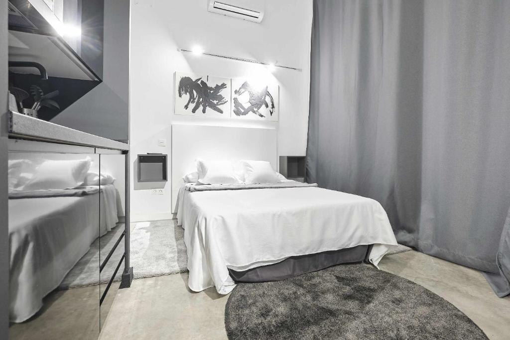 A bed or beds in a room at Dulce modern & luxury