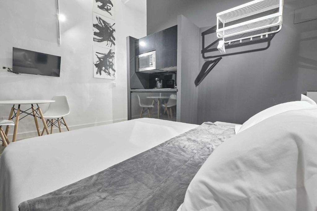 A bed or beds in a room at Dulce modern & luxury