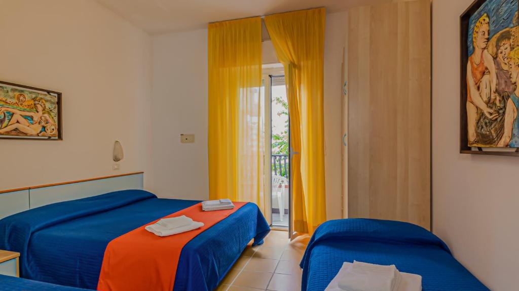 Postel nebo postele na pokoji v ubytování Hotel Plaza con piscina