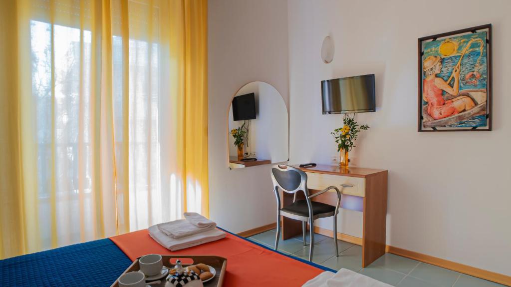 TV a/nebo společenská místnost v ubytování Hotel Plaza con piscina