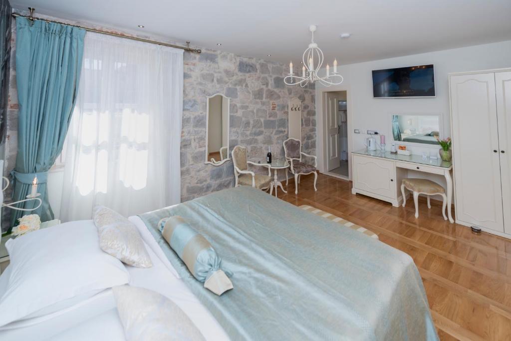Postel nebo postele na pokoji v ubytování Deluxe Collection Hotel Kastel