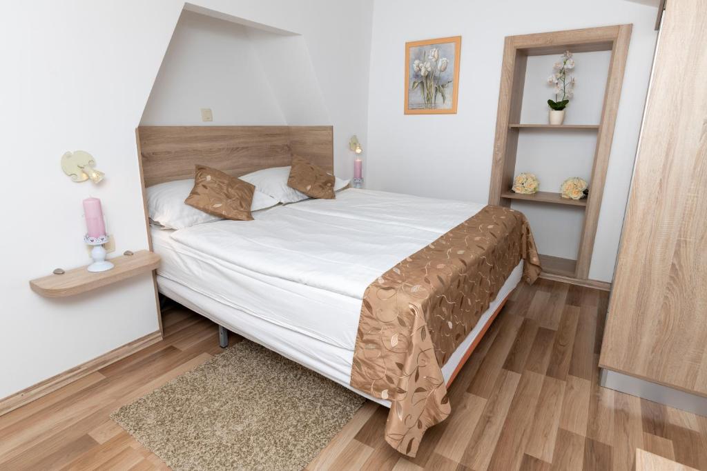 Postel nebo postele na pokoji v ubytování Deluxe Collection Hotel Kastel