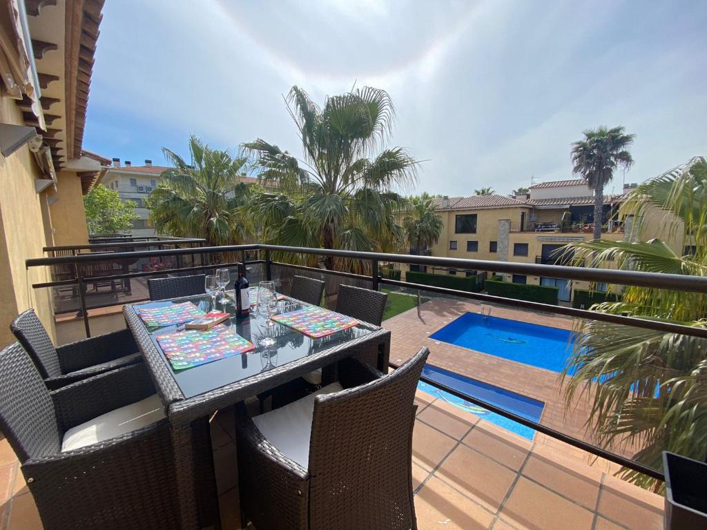 Bazén v ubytování LLOGUER30 Los delfines, swimming pools , near the beach and with parking nebo v jeho okolí