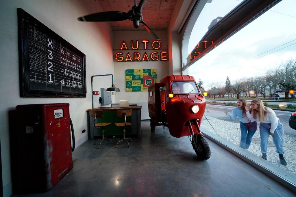 Zero Box Lodge Coimbra - Resim 37