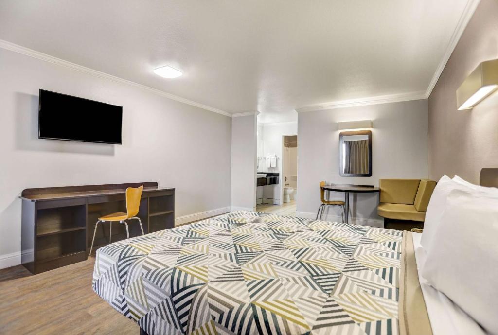 Motel 6-Lodi, CA photo