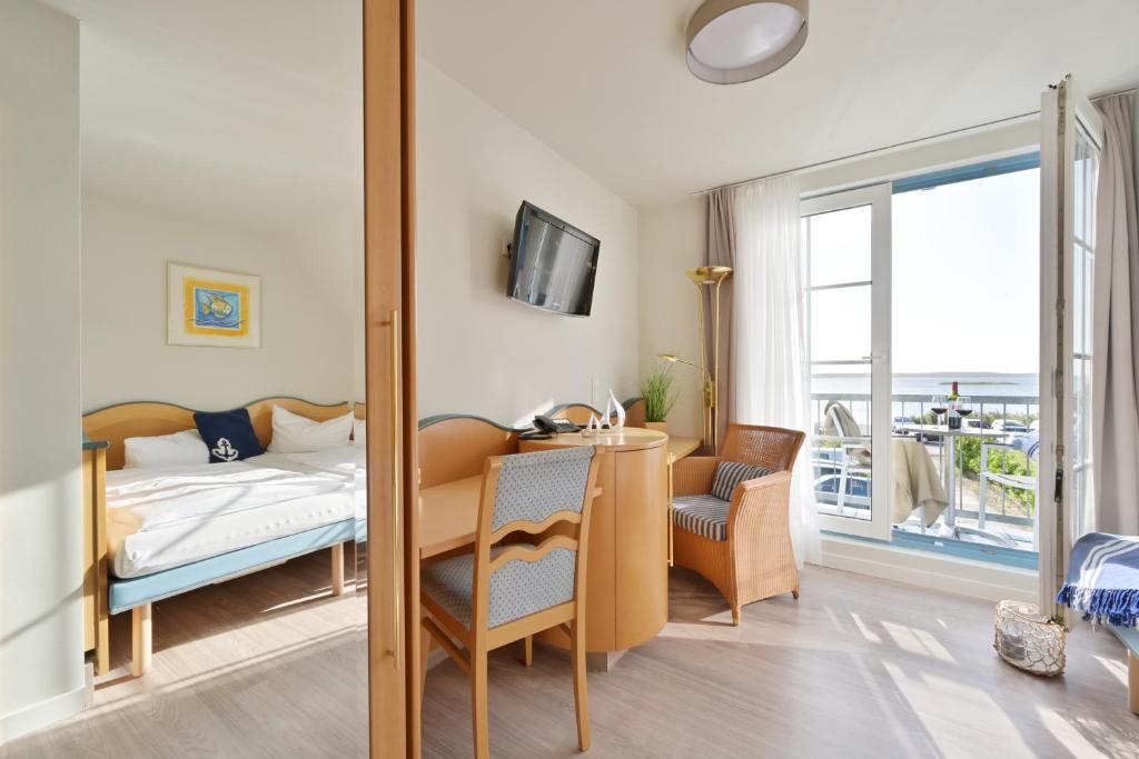 Postel nebo postele na pokoji v ubytování Hotel- & Ferienanlage Kapitäns-Häuser Breege