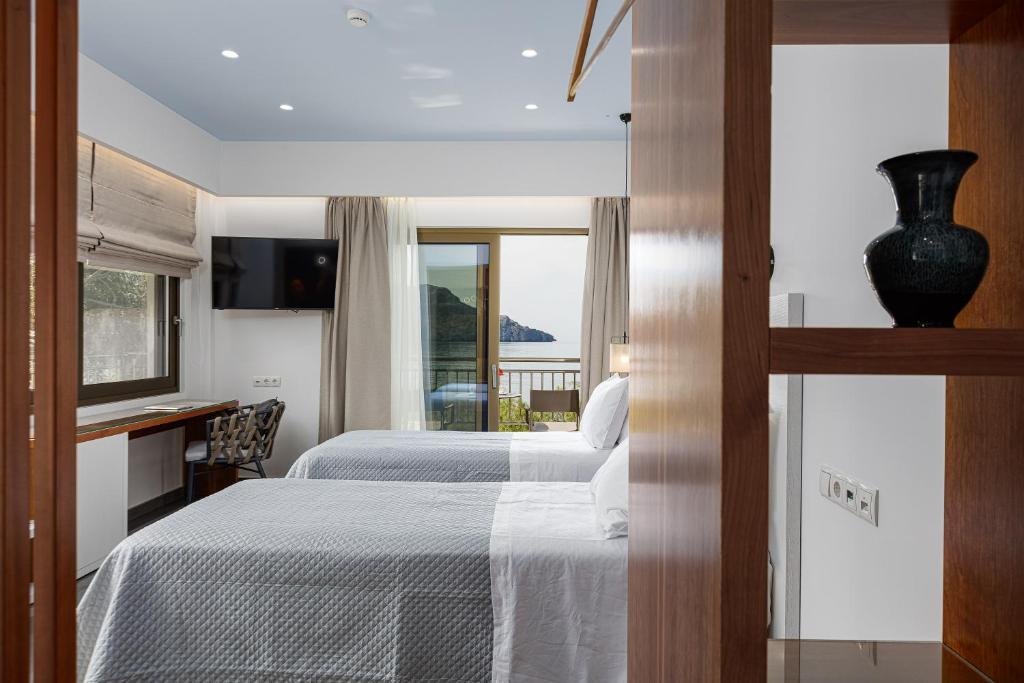 Posteľ alebo postele v izbe v ubytovaní Sea View Suite "CHRISTOS" - Adults Only