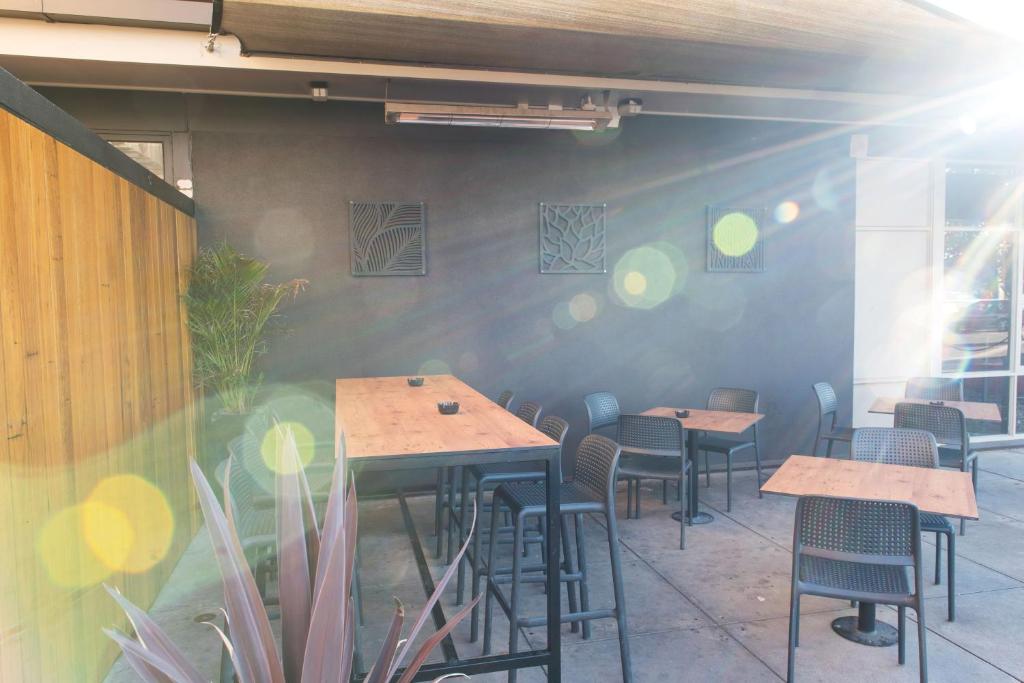 Nightcap at Hendon Hotel - Resim 44