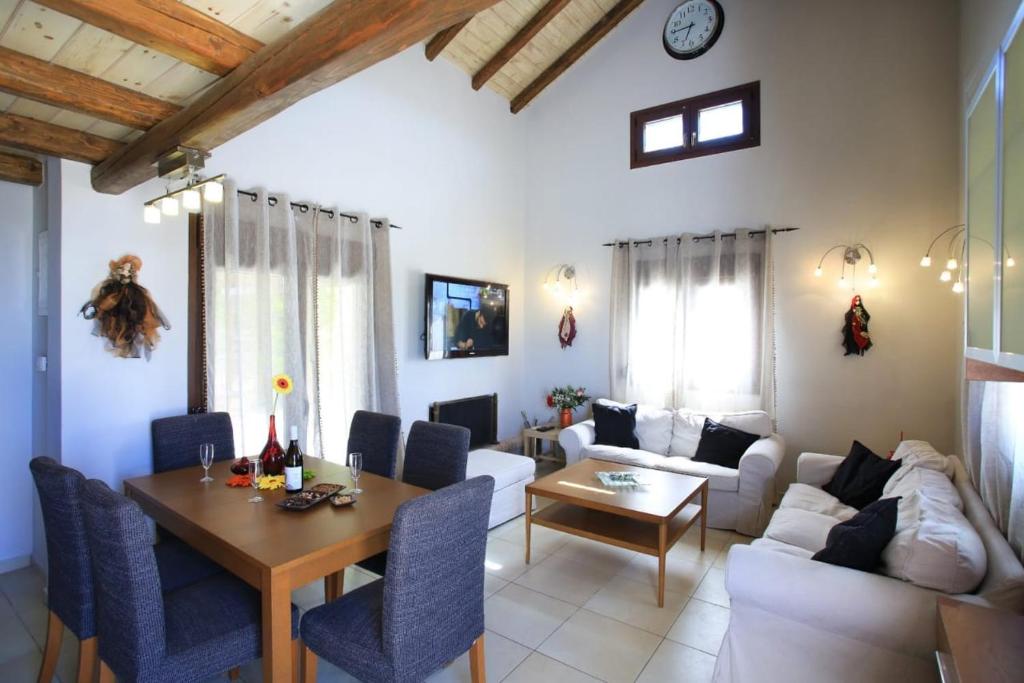 Zdjęcie z galerii obiektu Villa Katerina with private pool w mieście Gálipe