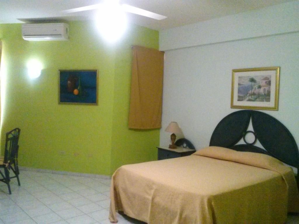 Postel nebo postele na pokoji v ubytování Apartahotel Jardines Metropolitanos