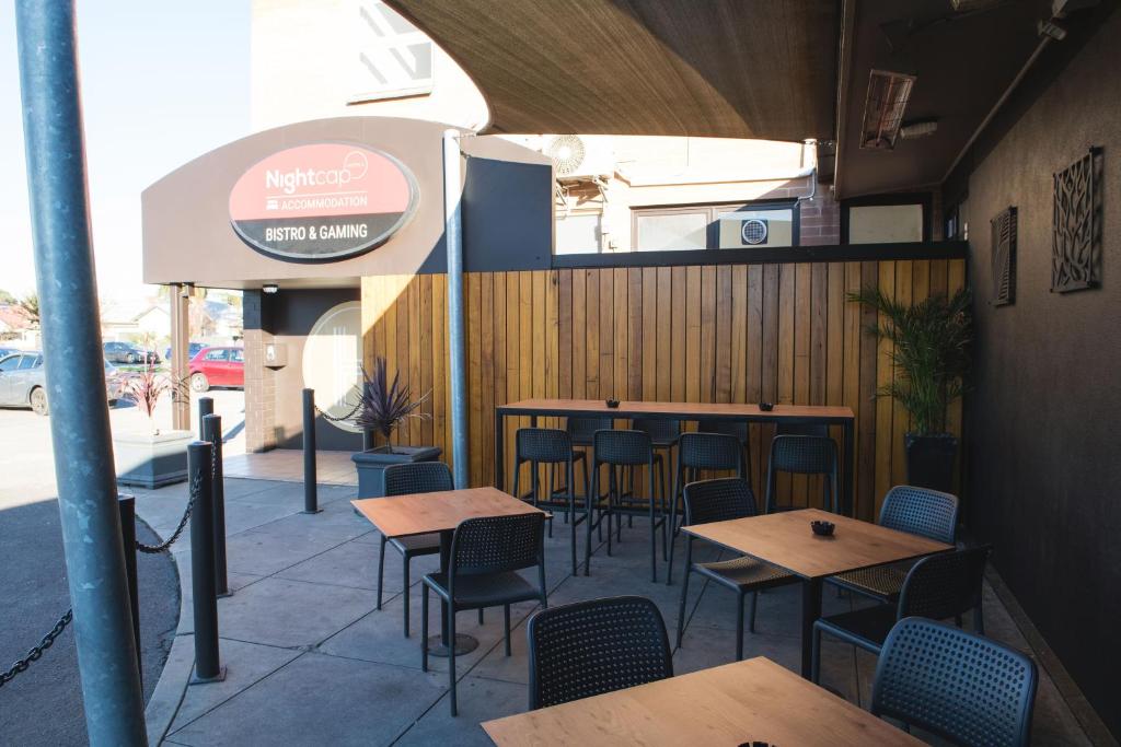 Nightcap at Hendon Hotel - Resim 45