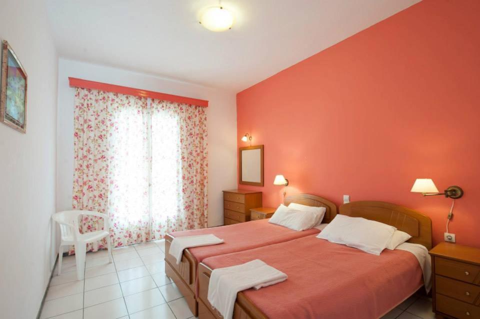 Postel nebo postele na pokoji v ubytování Chryssa Studios