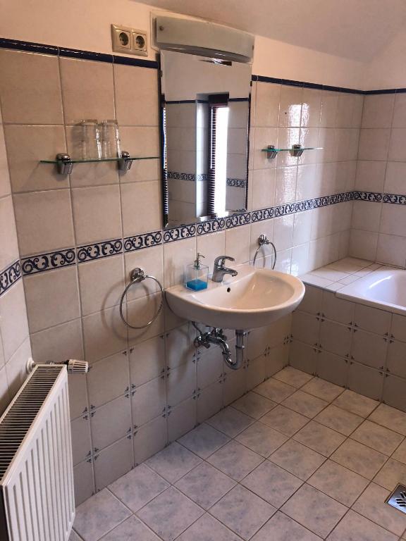 Kúpeľňa v ubytovaní KARÁM Vendégház és Lakásétterem