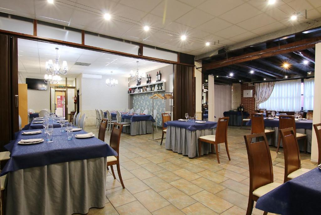 Reštaurácia alebo iné gastronomické zariadenie v ubytovaní HOTEL RURAL LOS ABUELOS