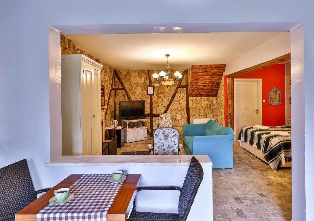 a living room with a bed and a table and chairs at Park Mandalin Hotel - Adult only in Ağva