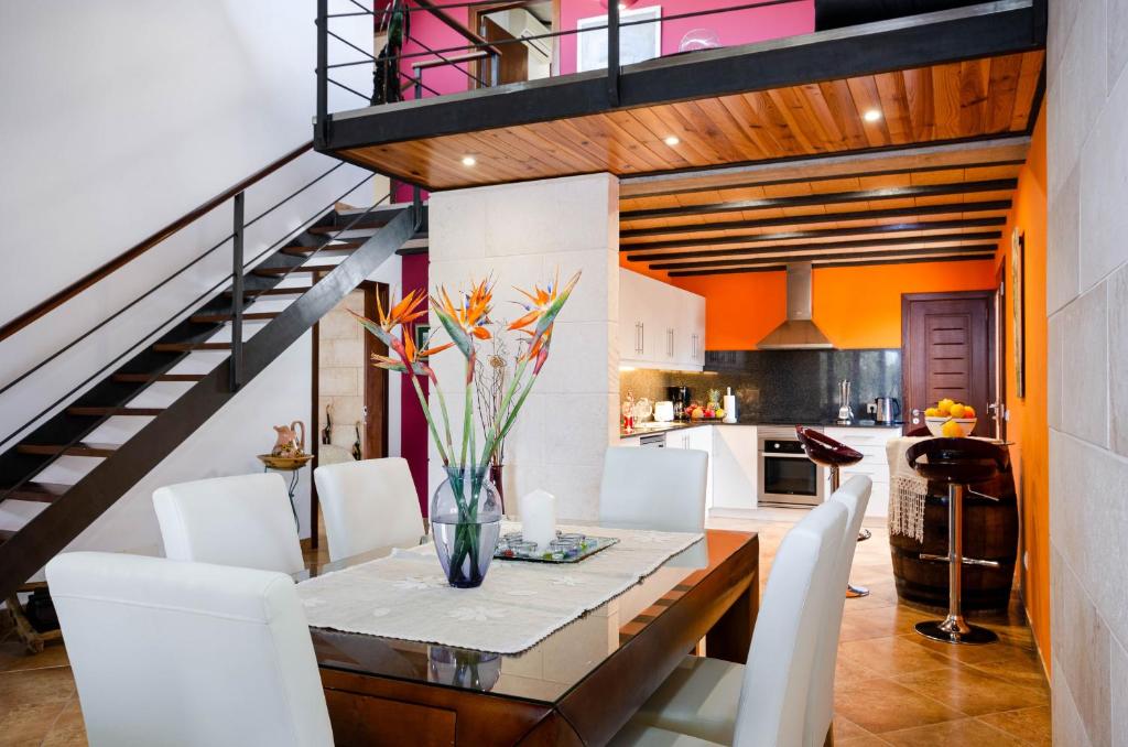 A kitchen or kitchenette at YourHouse Can Cuixa Villa