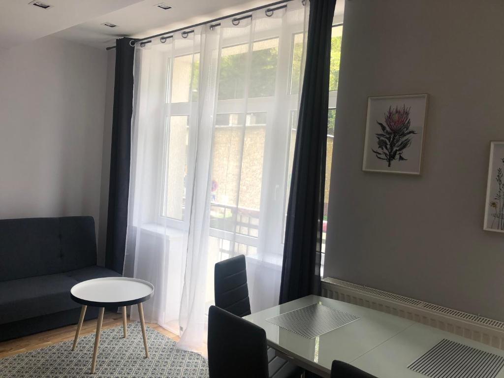Posedenie v ubytovaní Leonia- Apartamenty i Pokoje Gościnne