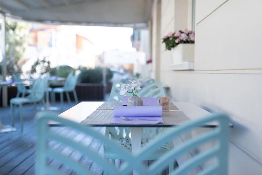 Restavracija oz. druge možnosti za prehrano v nastanitvi Aromi Piccolo Hotel