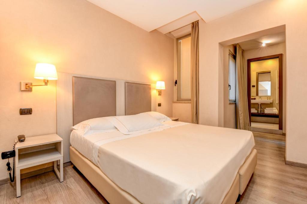 Postel nebo postele na pokoji v ubytování Hotel Tripoli
