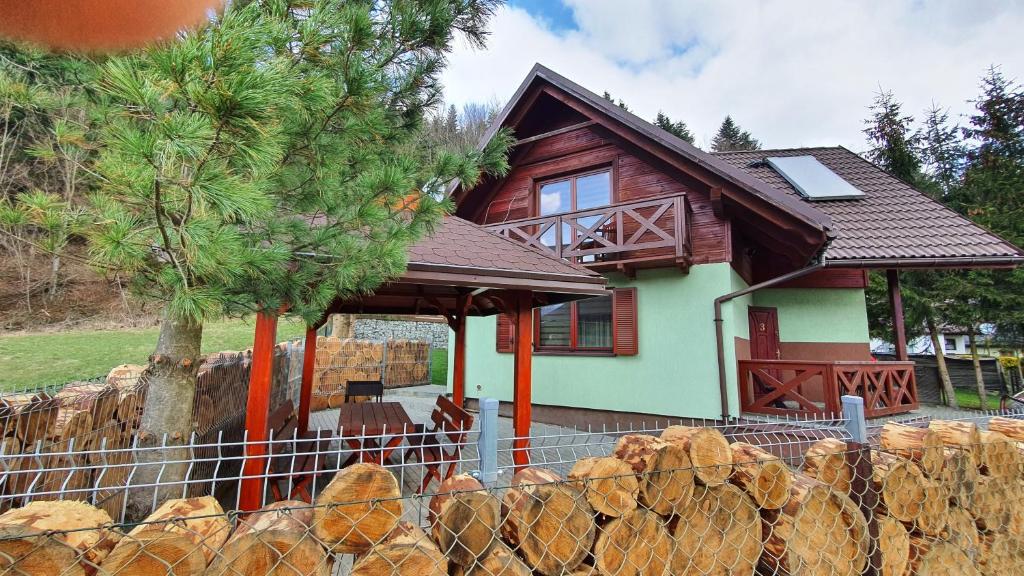 a small house with a fence in front of it at Zawoja Chaty Górskie D3 in Zawoja