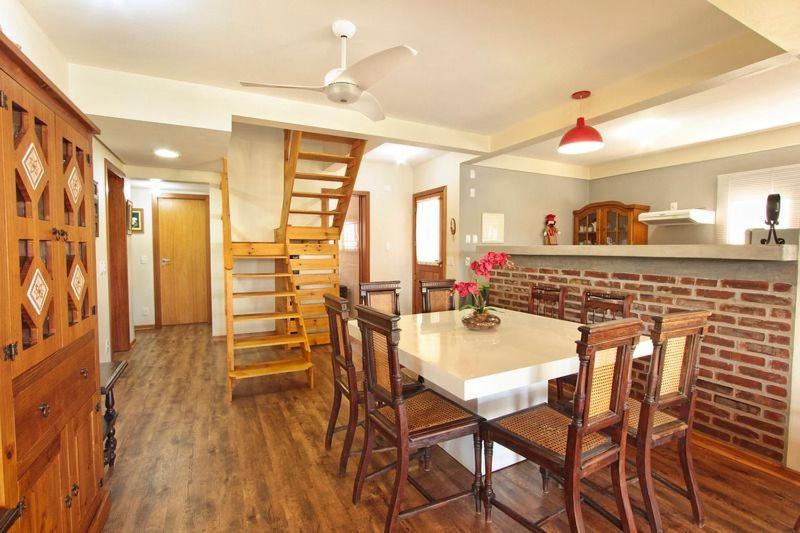 Familiar da Colina - 13 Pessoas - Gramado  Familiar da Colina - 13 Pessoas - Gramado