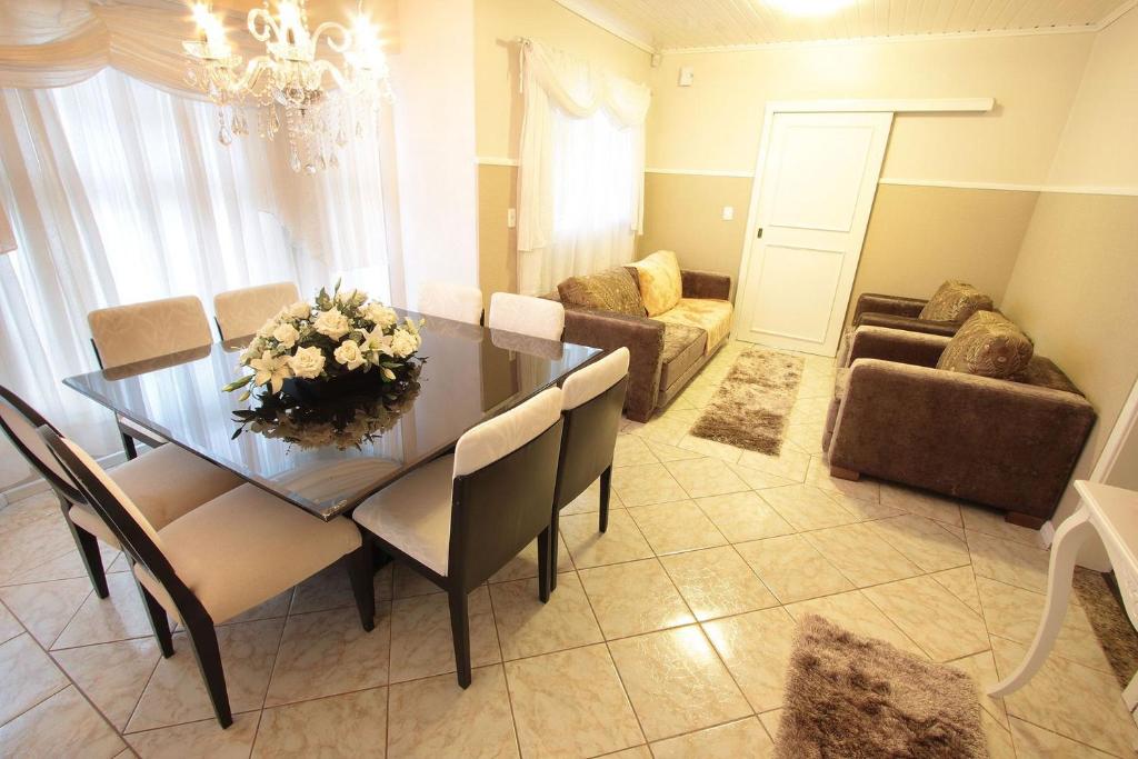 Luíza's House - 10 Pessoas - Canela  Luíza's House - 10 Pessoas - Canela