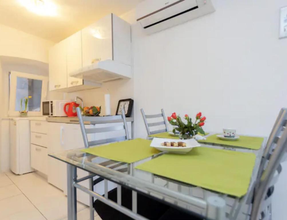 Kuchyňa alebo kuchynka v ubytovaní Old Town centar, cozy and quiet modern apartment