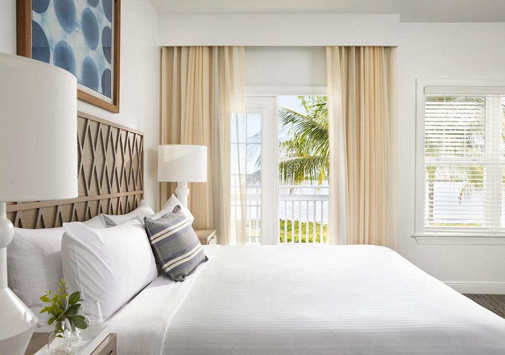 
A bed or beds in a room at Parrot Key Hotel & Villas
