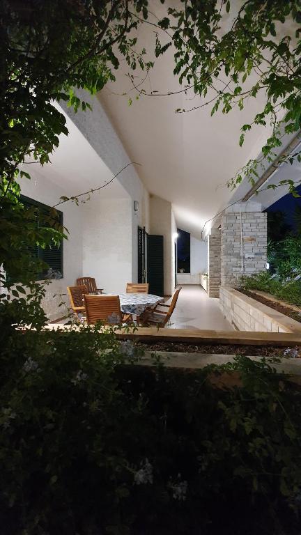 A television and/or entertainment centre at La casa dei venti