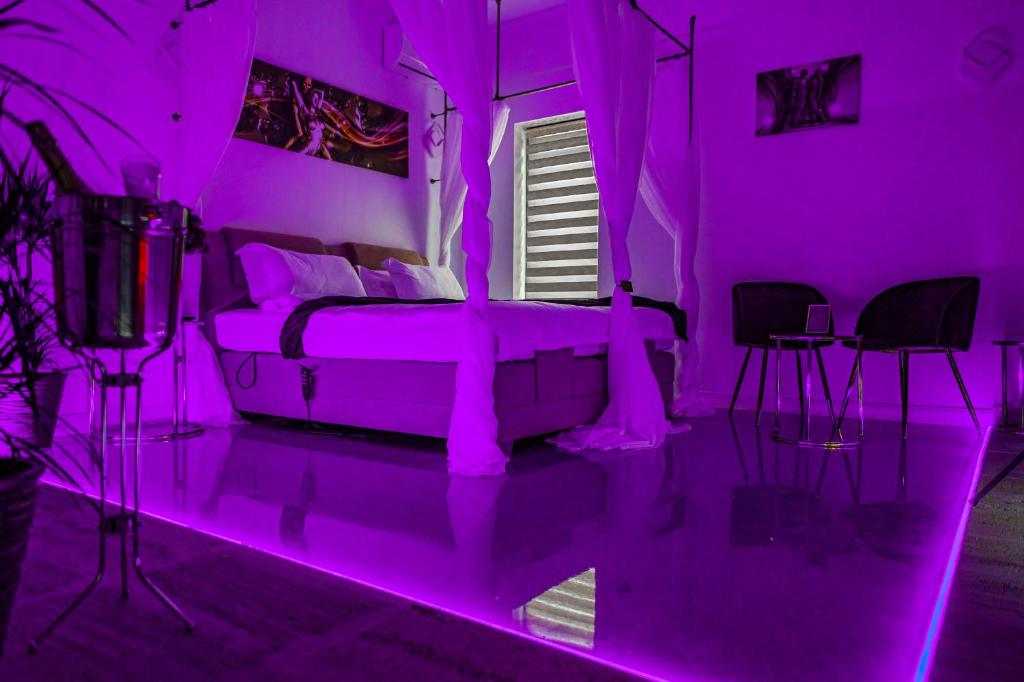 
Deluxe Suite with Spa Bath
