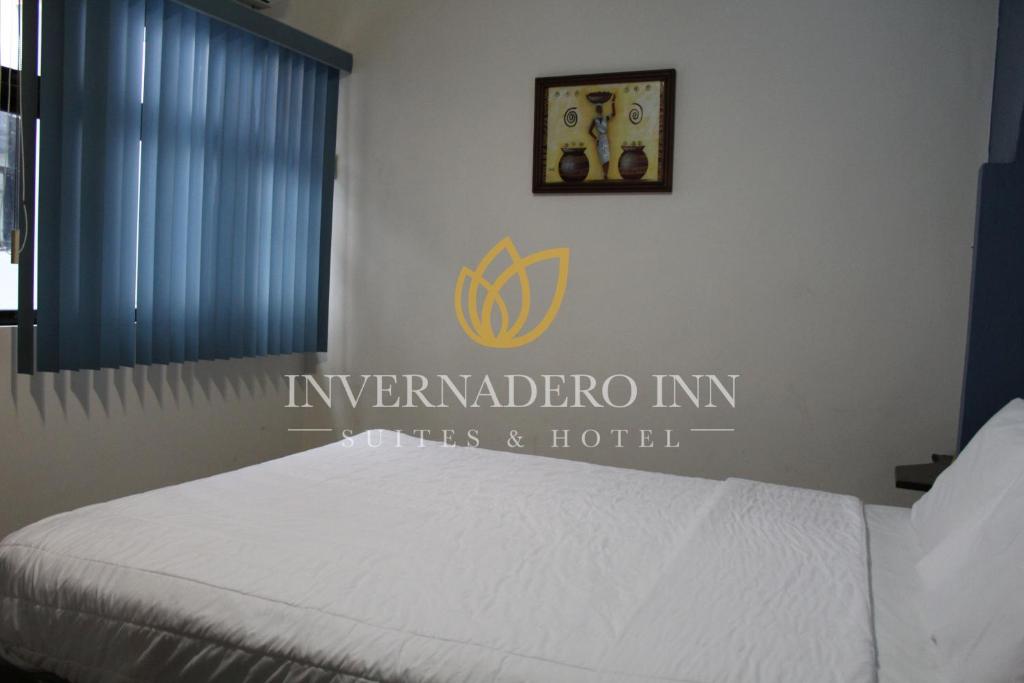 Postel nebo postele na pokoji v ubytování Invernadero Inn