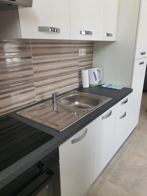 Kuchyňa alebo kuchynka v ubytovaní Apartment Radoš